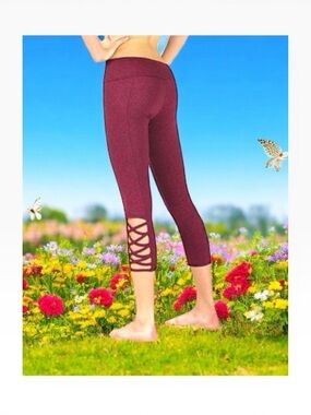 new Onzie Weave Strappy Cut Out Detail Capri Fitness Leggings Burgundy M L